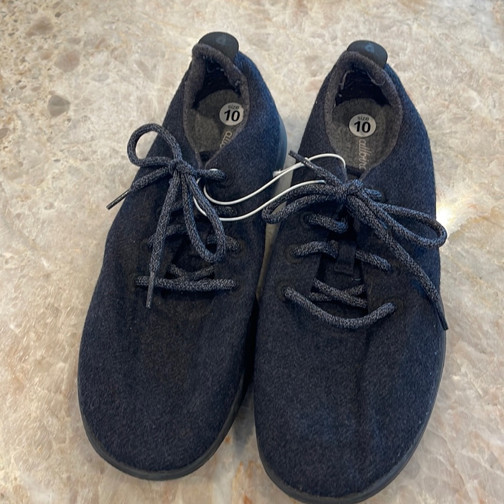 NWOT ALLBIRDS Wool Runners! Our signature sneaker made in cozy ZQ merino wool